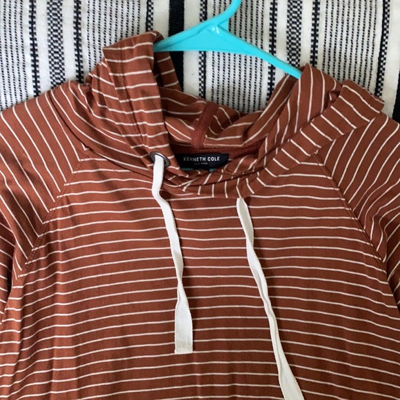 Kenneth Cole sweatshirt - Picture 2 of 2